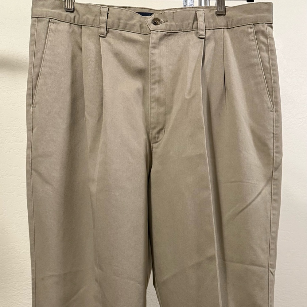 Dockers Men's Khaki Chino Pants W38 L32 Pleated Classic Fit 100% Cottom